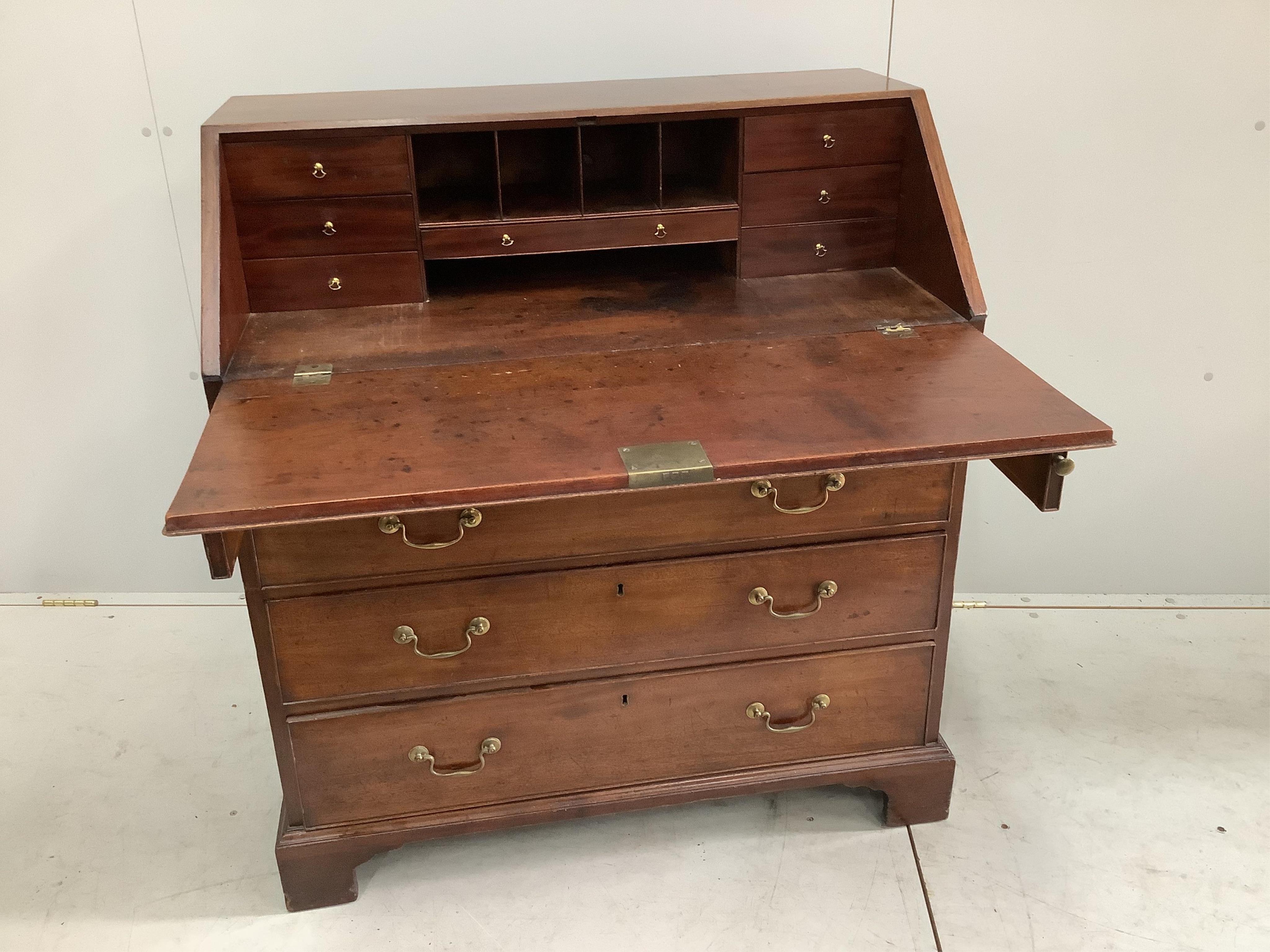 A George III mahogany bureau, width 91cm, depth 51cm, height 101cm